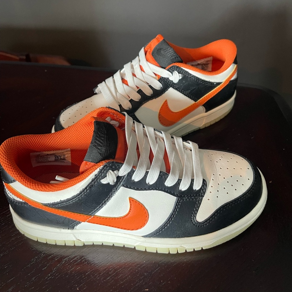 NIKE DUNK LOW PREMIUM ‘HALLOWEEN’ GRADE SCHOOL SIZE 4Y